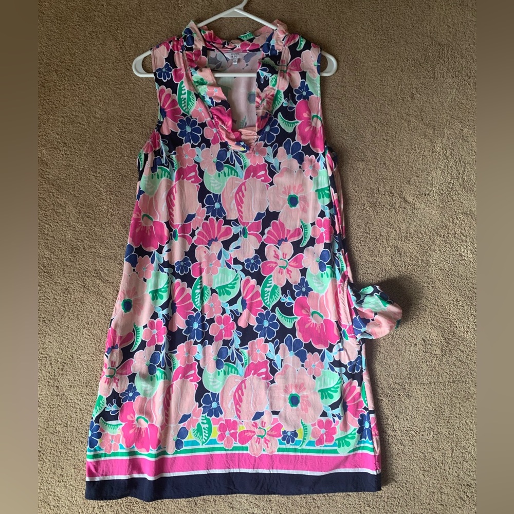 Crown and Ivy floral dress with pockets size medium